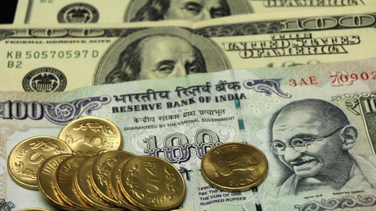 अमेरिकी डॉलर के मुकाबले रुपया 85.64 पर स्थिर बंद हुआ