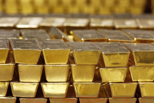 Gold futures decline on weak global cues