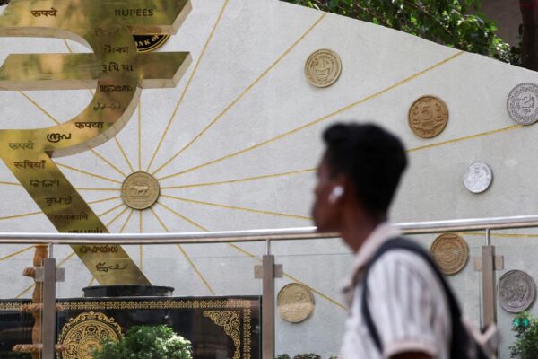 Rupee falls 7 paise to close at 85.40 against U.S. dollar