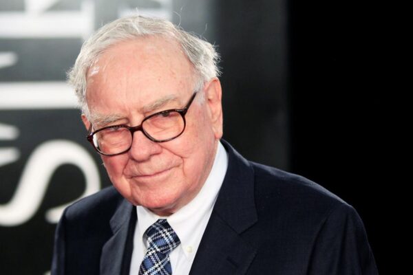Warren Buffett shocks shareholders by announcing his intention to retire at the end of the year