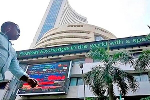 Stock markets decline on fag-end selling; financial stocks drag