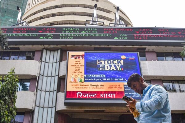 Stock markets fall for second day; Sensex tanks 721 points