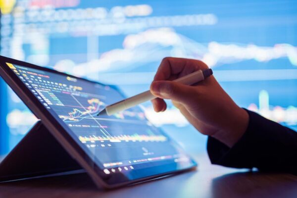 Stock markets advance in early trade on buying in realty, utility stocks